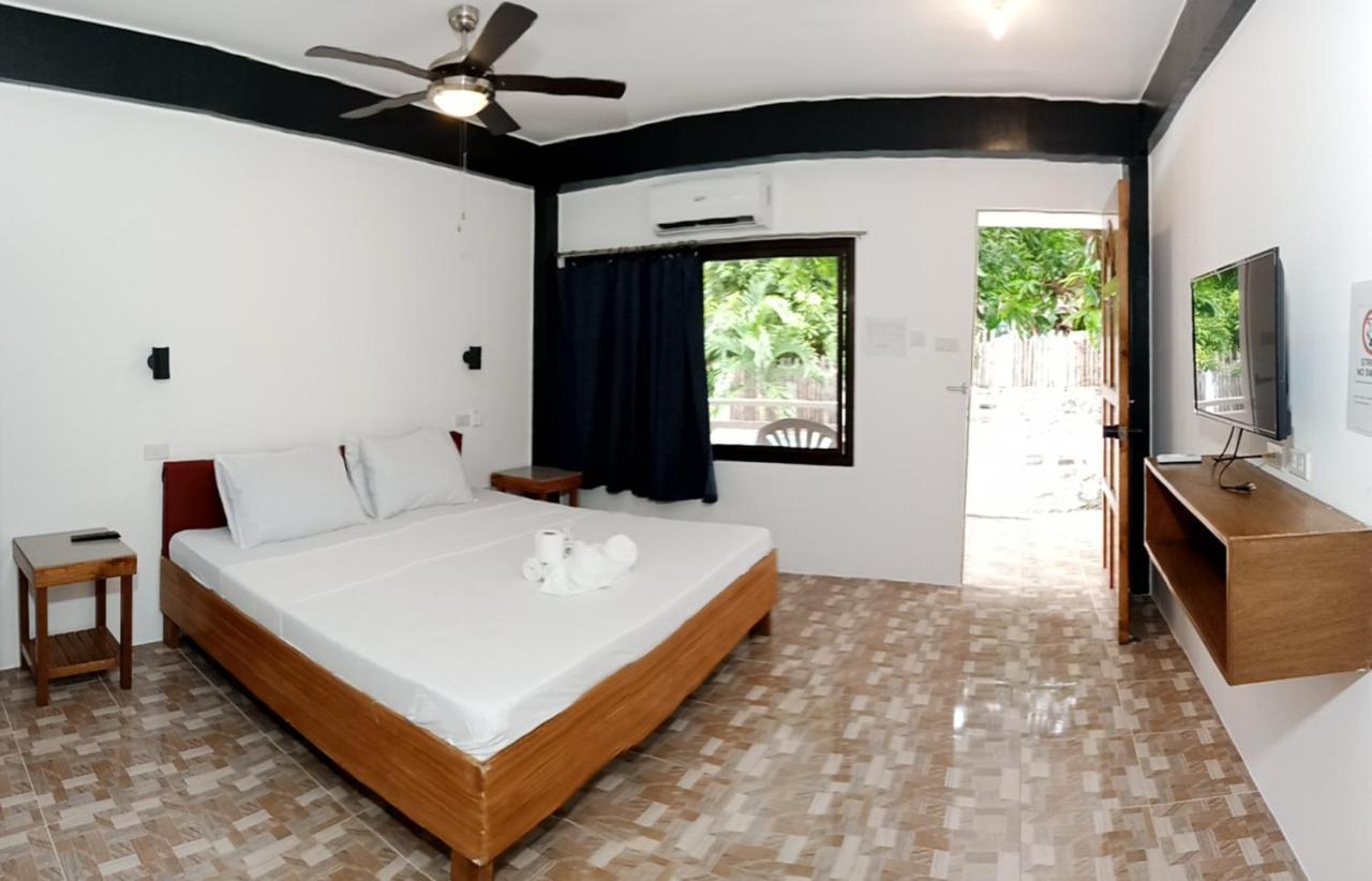 Jalyn'S Resort Sabang Puerto Galera Bagian luar foto