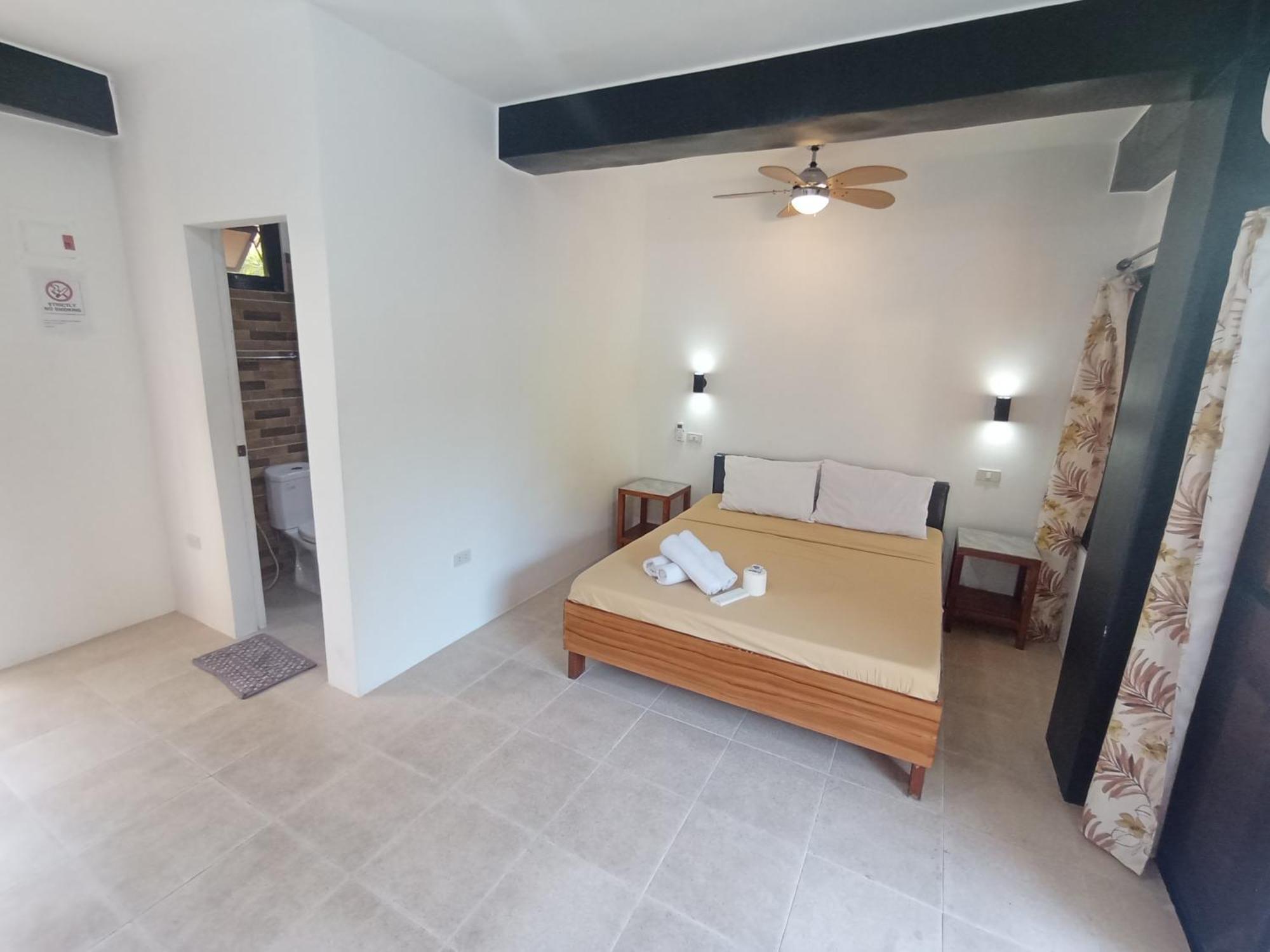 Jalyn'S Resort Sabang Puerto Galera Bagian luar foto